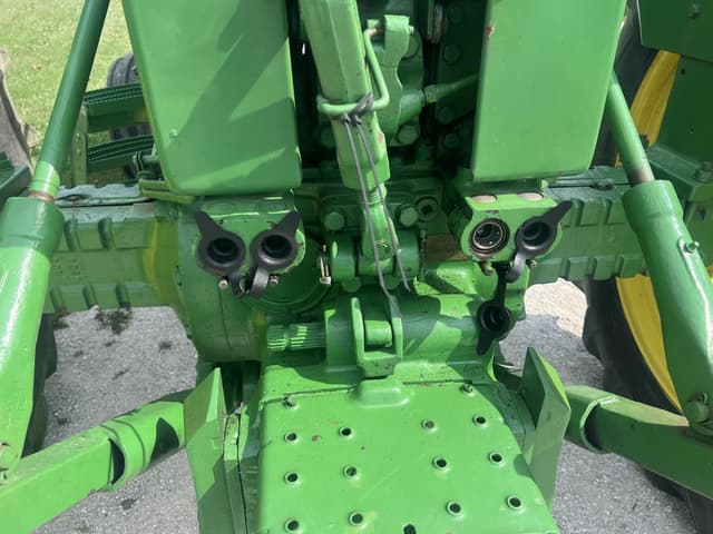Image of John Deere 3020 equipment image 3