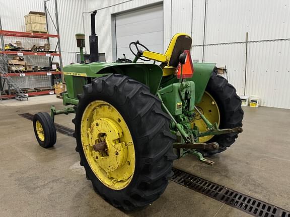 Image of John Deere 3020 equipment image 2