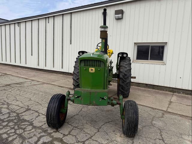 Image of John Deere 3020 equipment image 1