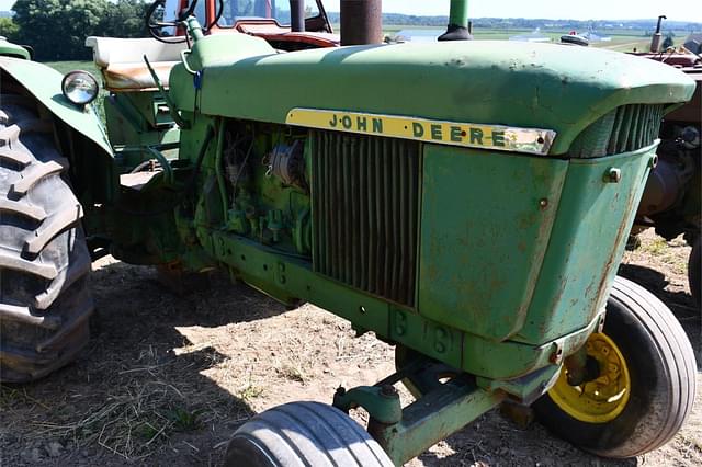 Image of John Deere 3020 equipment image 4