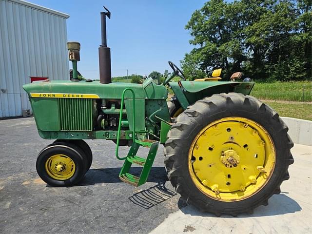 Image of John Deere 3020 equipment image 1