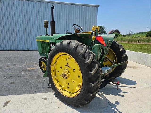 Image of John Deere 3020 equipment image 2