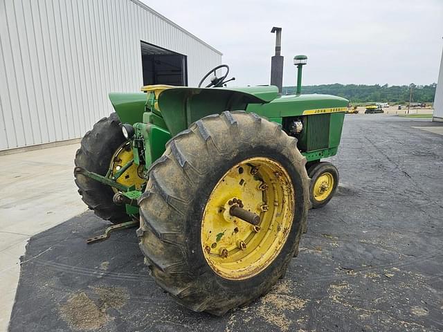 Image of John Deere 3020 equipment image 4