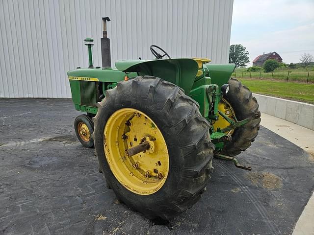 Image of John Deere 3020 equipment image 2