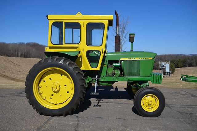 Image of John Deere 3020 equipment image 2