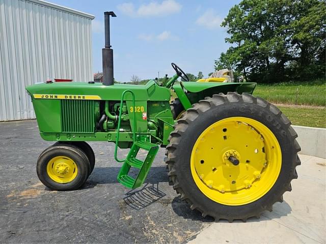 Image of John Deere 3020 equipment image 1