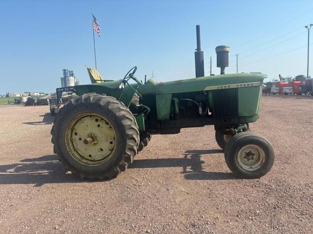 Image of John Deere 4020 equipment image 2