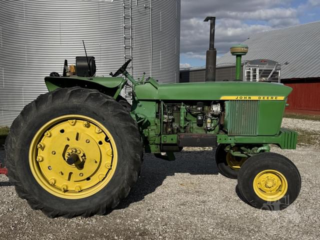 Image of John Deere 4020 equipment image 4