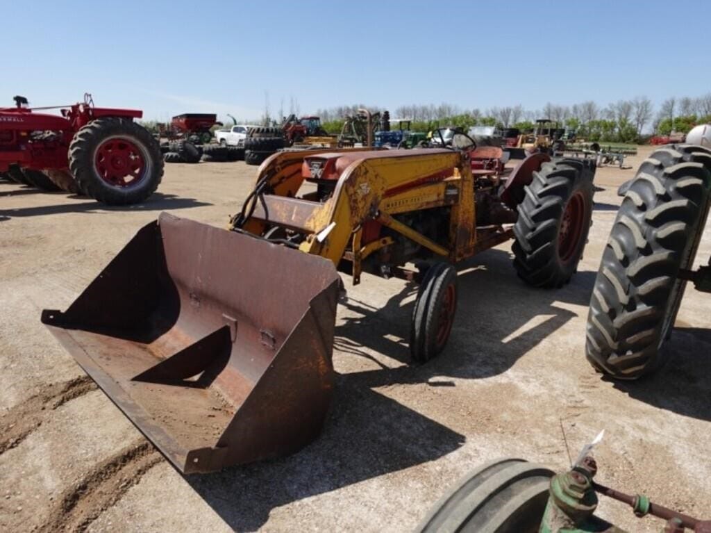 1964 Massey Ferguson 65 Equipment Image0