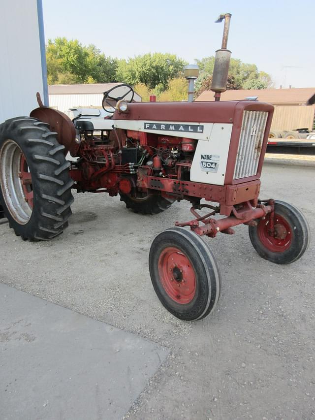 Image of Farmall 504 equipment image 3