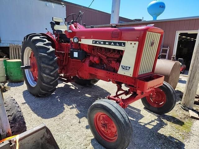 Image of International Harvester 706 equipment image 2