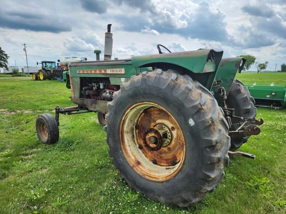 Image of Oliver 1850 equipment image 3