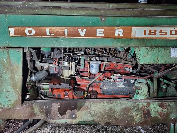 Image of Oliver 1850 equipment image 3