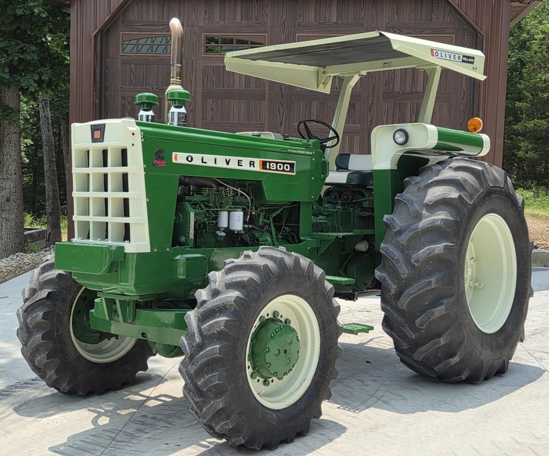 Image of Oliver 1900 Primary image