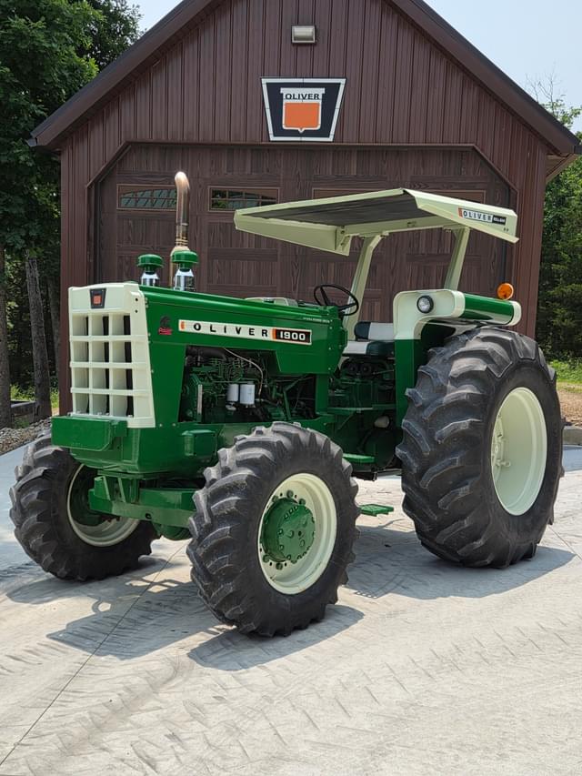 Image of Oliver 1900 equipment image 1