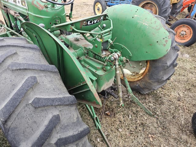 Image of Oliver 550 equipment image 4