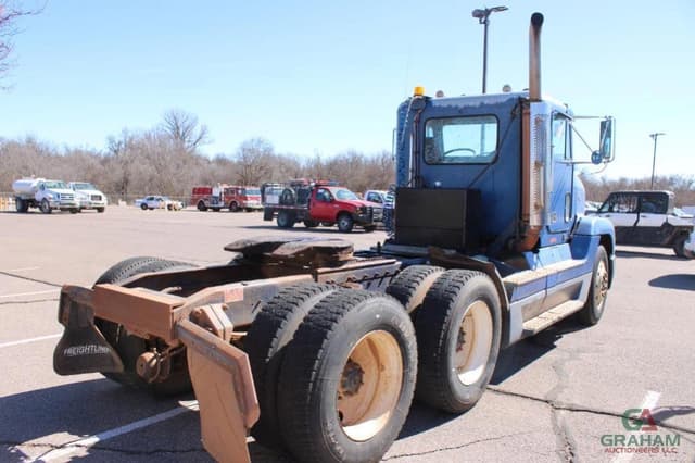 Image of Freightliner FLD120 equipment image 1