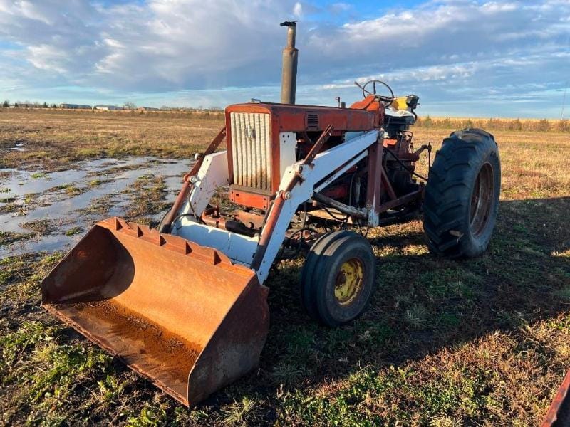 1965 International Harvester 706 Equipment Image0