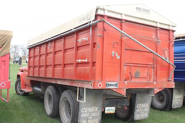 Image of Chevrolet C60 equipment image 3