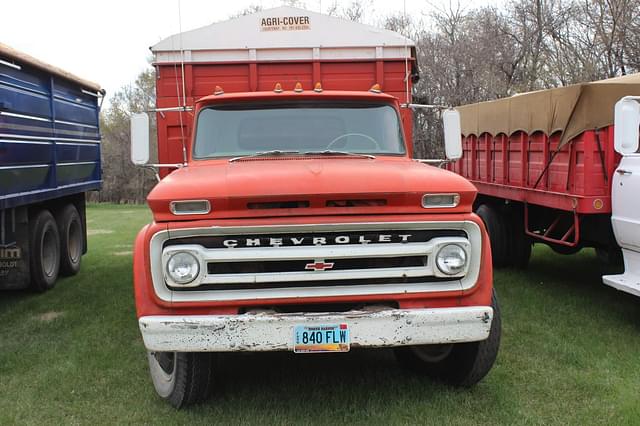 Image of Chevrolet C60 equipment image 1