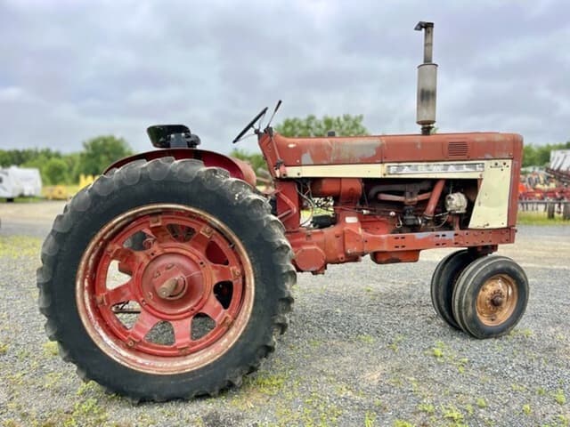 Image of Farmall 656 equipment image 3