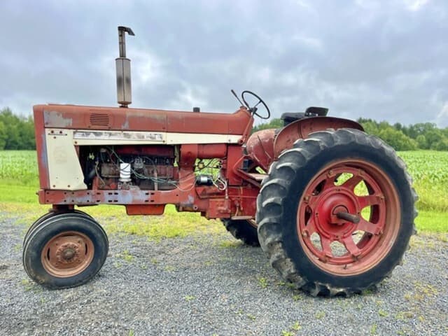 Image of Farmall 656 equipment image 2
