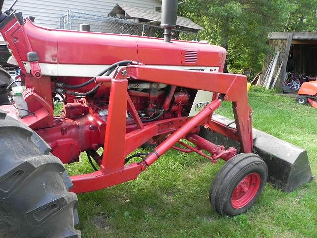 Image of Farmall 656 equipment image 2