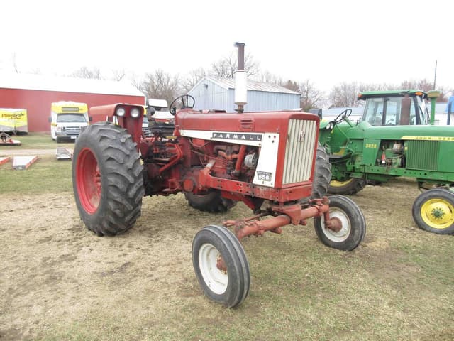 Image of Farmall 656 equipment image 4