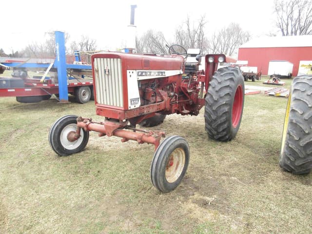 Image of Farmall 656 equipment image 2