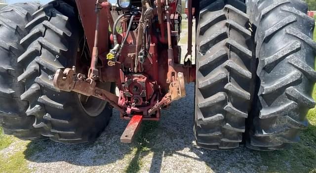 Image of Farmall 706 equipment image 4