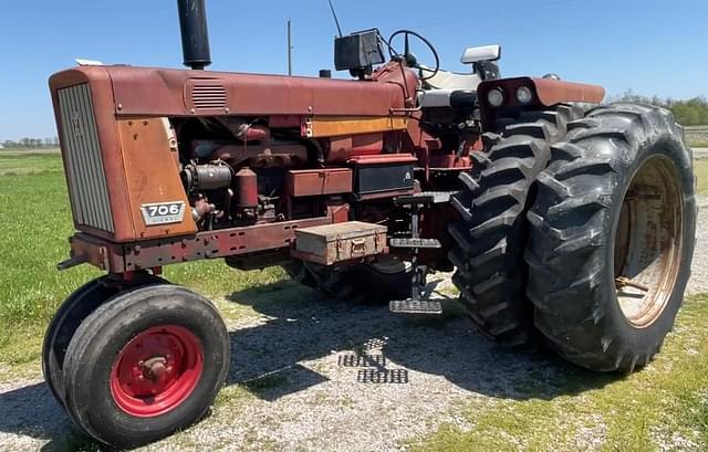 Image of Farmall 706 equipment image 1