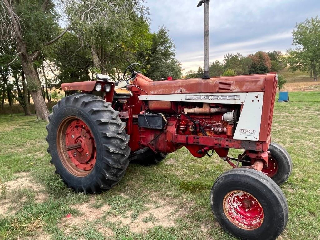 Main image International Harvester 806