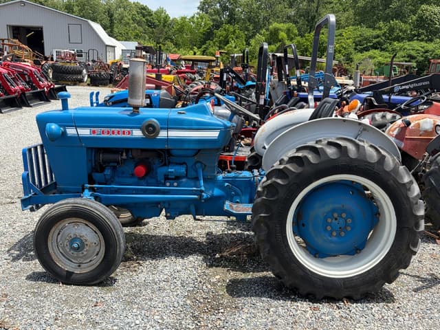 Image of Ford 2000 equipment image 3