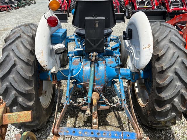 Image of Ford 2000 equipment image 4