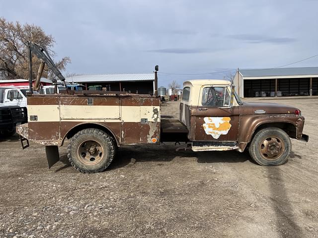 Image of Ford F-500 equipment image 3