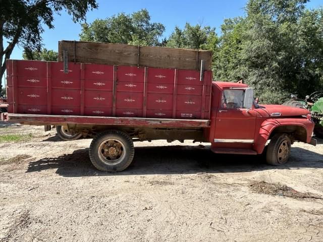 Image of Ford 600 equipment image 3