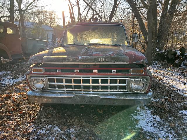 Image of Ford F-100 equipment image 2