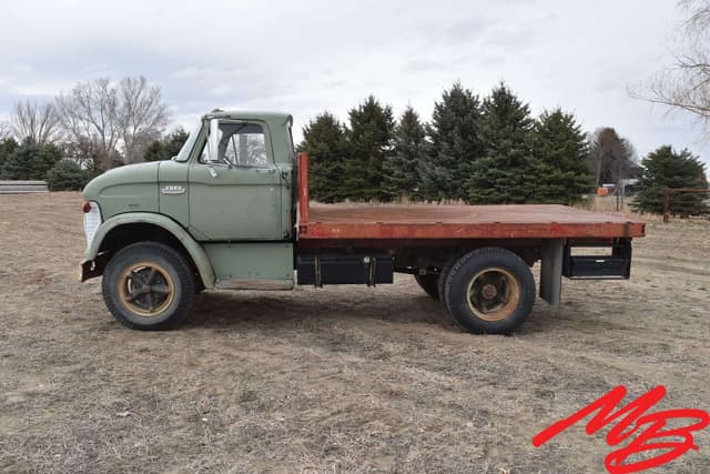 Image of Ford F-600 equipment image 2