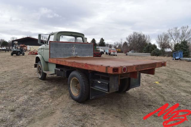 Image of Ford F-600 equipment image 3
