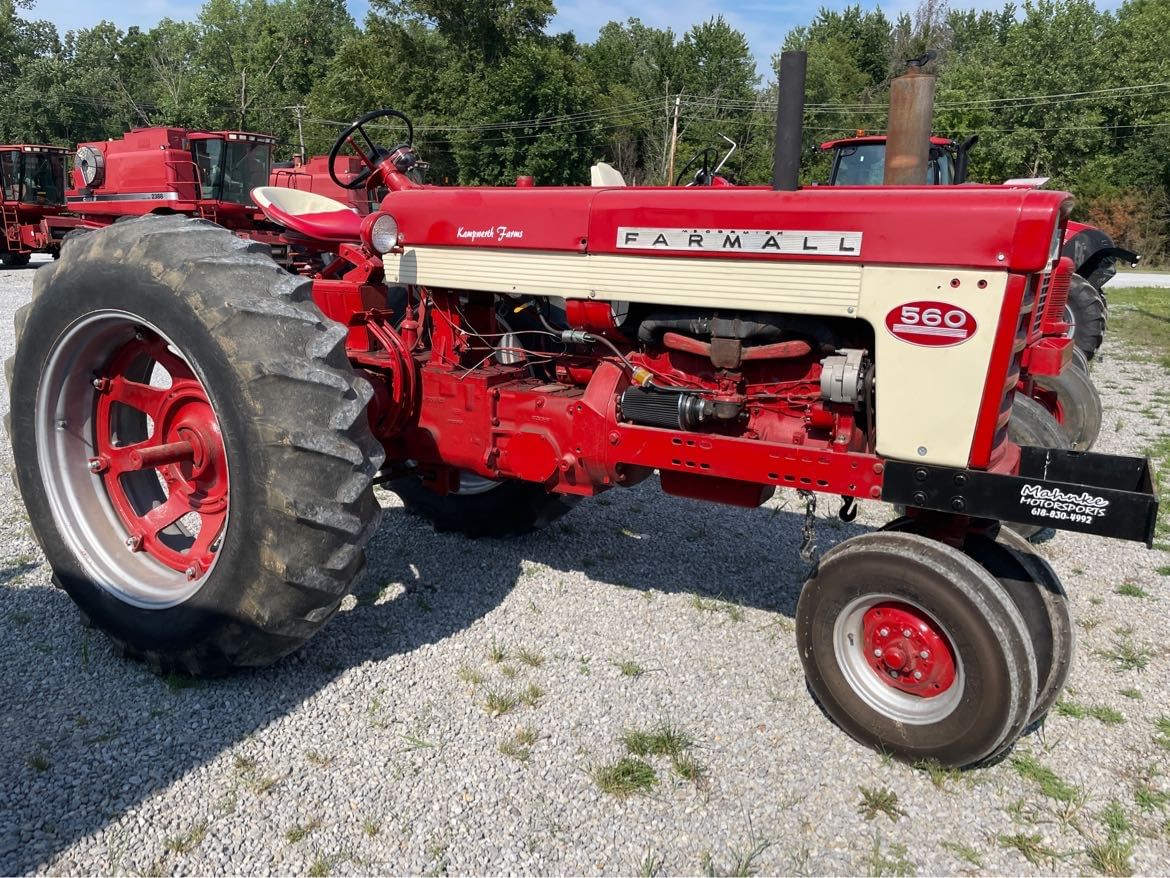 Main image International Harvester 560