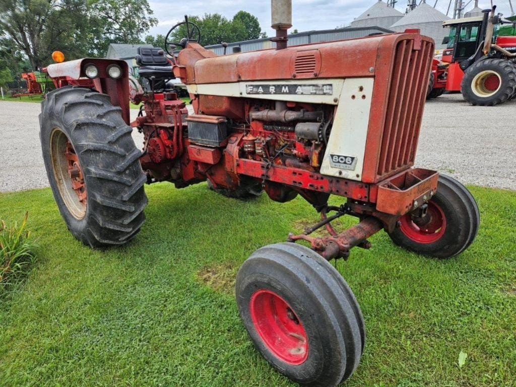 Main image International Harvester 806