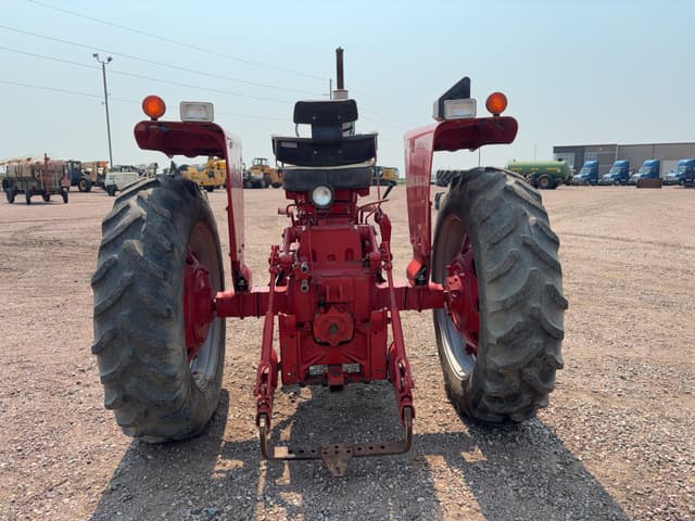 Image of Farmall 656 equipment image 4