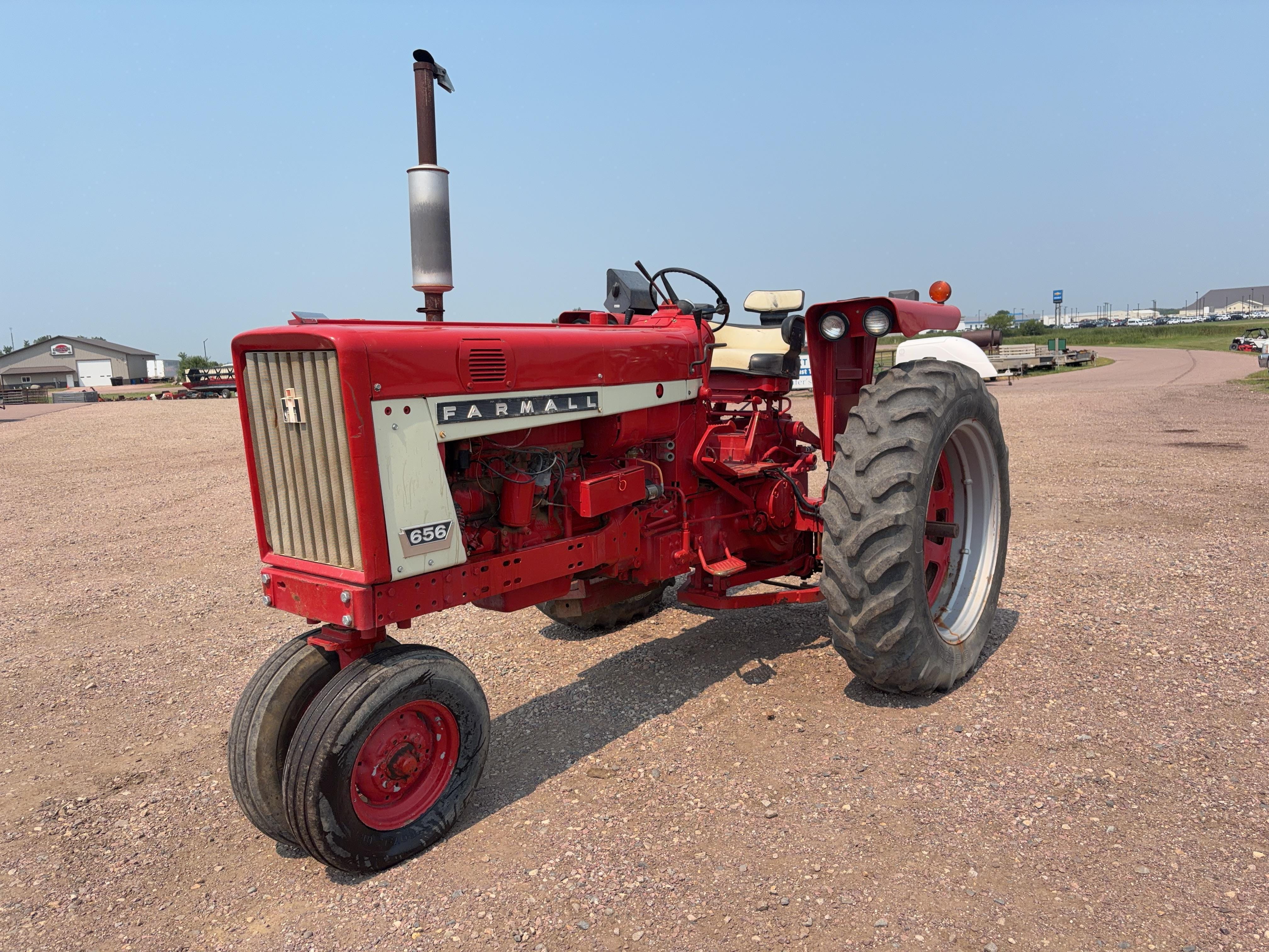 1965 Farmall 656 Equipment Image0