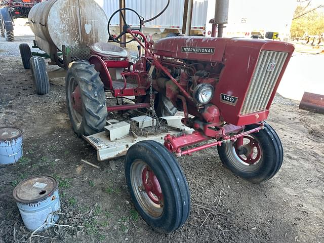 Image of International Harvester 140 equipment image 1