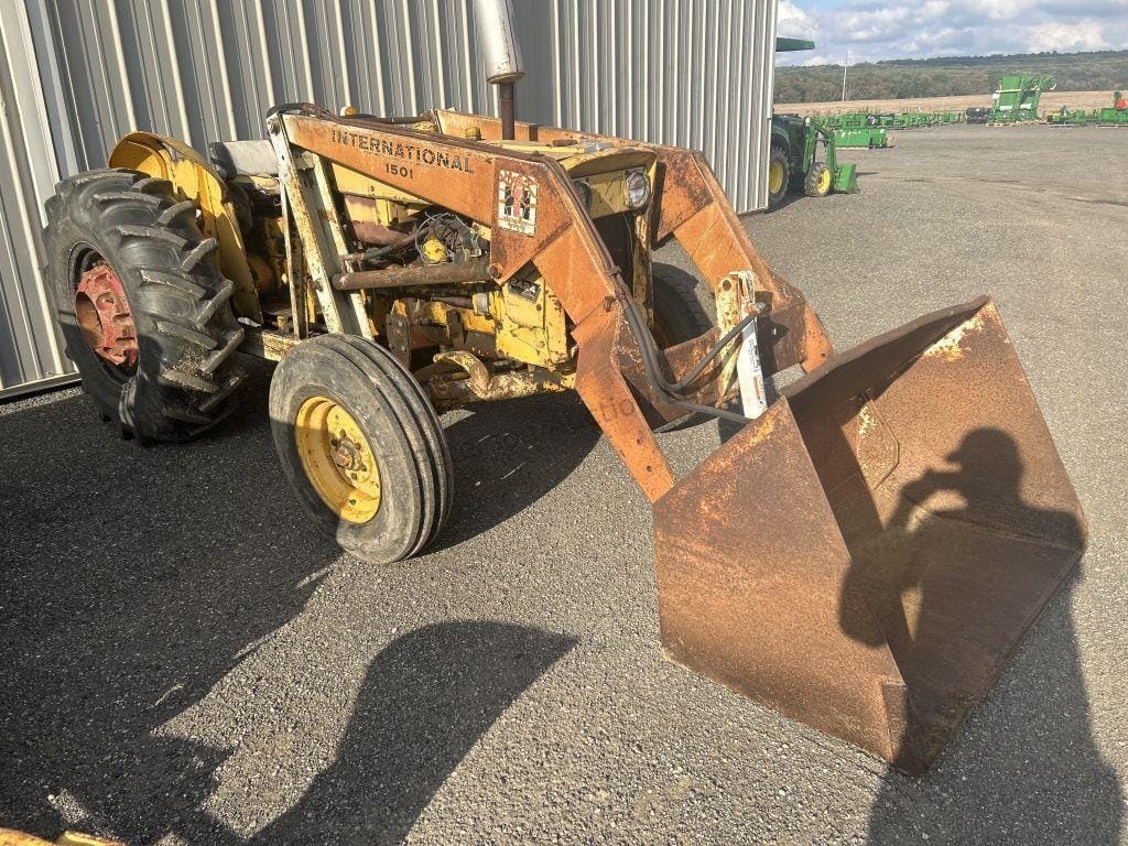 Main image International Harvester 2424