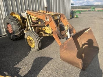 Main image International Harvester 2424