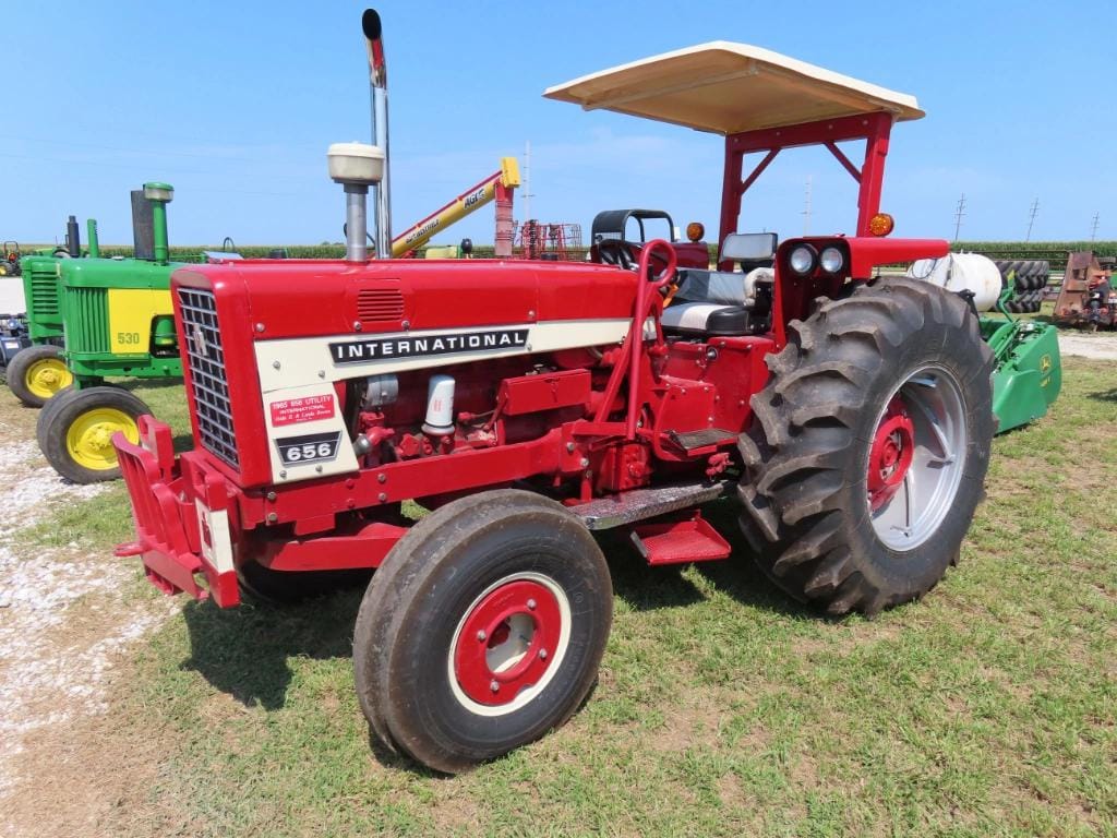 Main image International Harvester 656