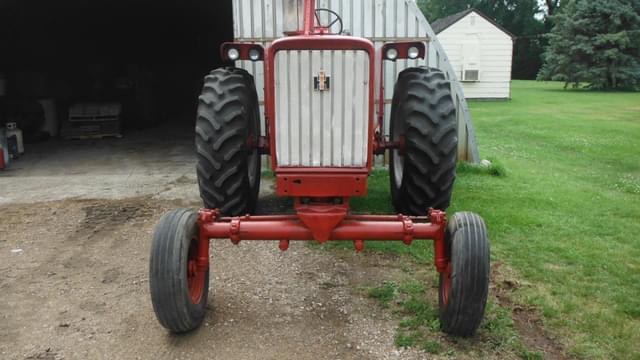 Image of Farmall 706 equipment image 2