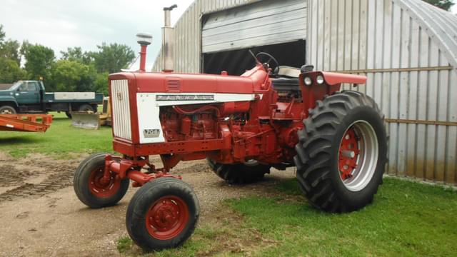 Image of Farmall 706 equipment image 1