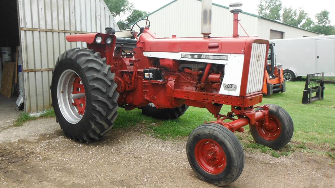 Image of Farmall 706 Primary image
